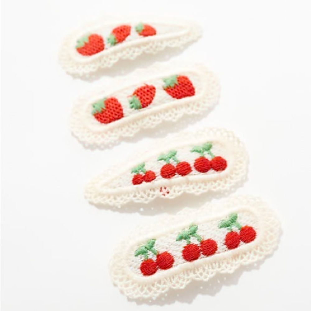 Boho cherry hear clip M1161